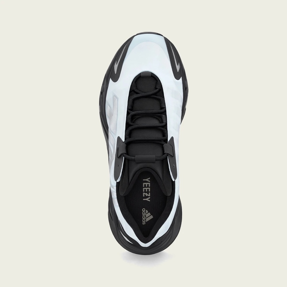 Yeezy 700 MNVN blue tint size 5.5